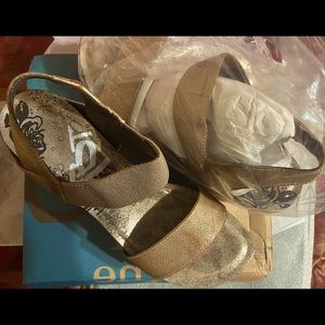 OTBT “BUSHNELL” WEDGE SANDAL NEW BRONZE Brand New!